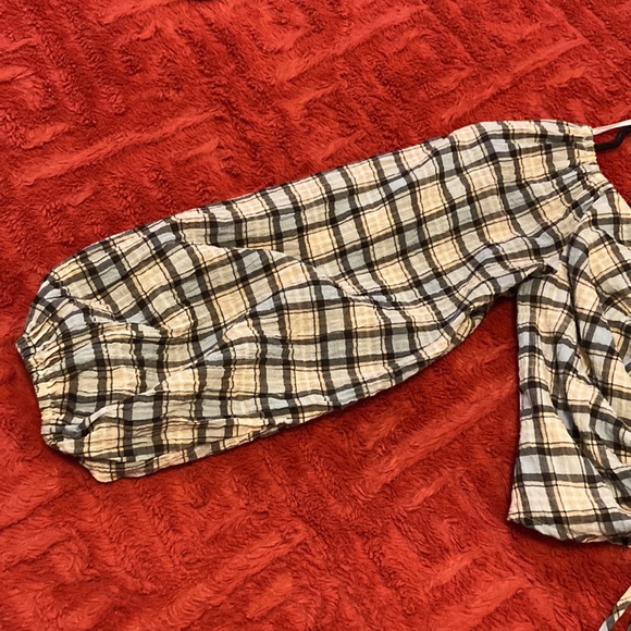 Zara cinched crop top 💙 - Picture 3 of 4